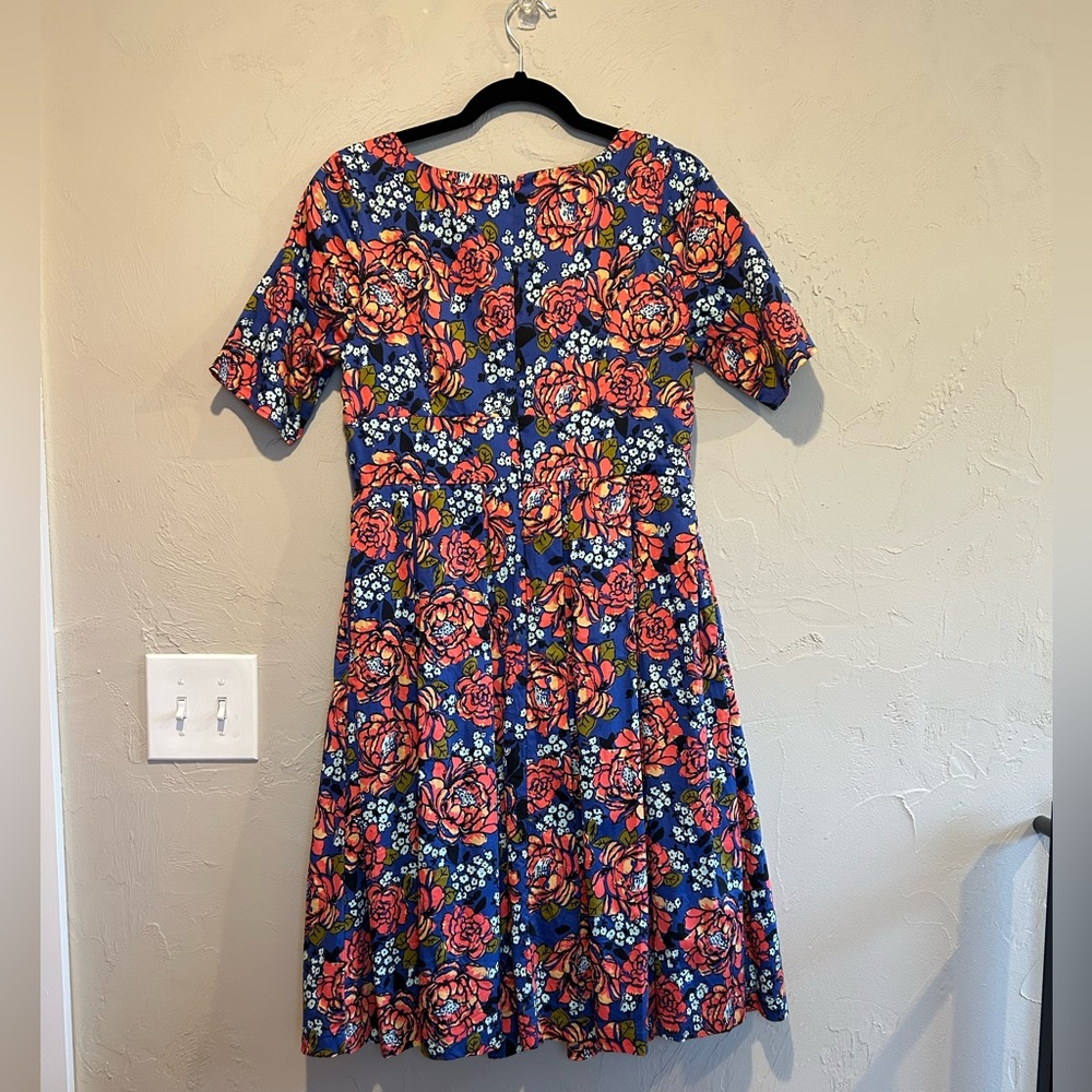 Beautiful floral dress - Picture 6 of 9